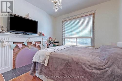 Main Fl - 979 Mount Pleasant Road, Toronto, ON - Indoor Photo Showing Bedroom