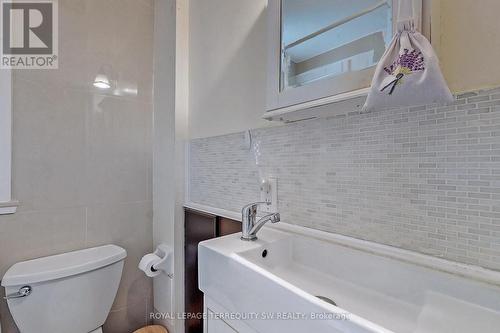 Main Fl - 979 Mount Pleasant Road, Toronto, ON - Indoor Photo Showing Bathroom