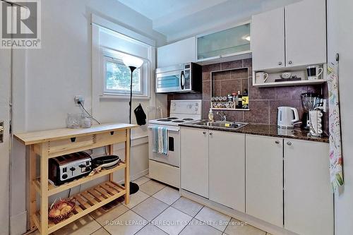 Main Fl - 979 Mount Pleasant Road, Toronto, ON - Indoor Photo Showing Kitchen