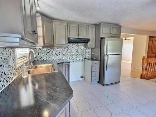 Cuisine - 2790 Rue Saguenay, Rouyn-Noranda, QC - Indoor Photo Showing Kitchen With Double Sink