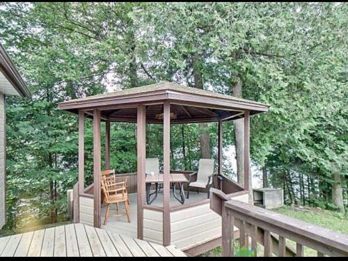 Balcon - 4295 Ch. Des Sorbiers, Amherst, QC - Outdoor With Deck Patio Veranda