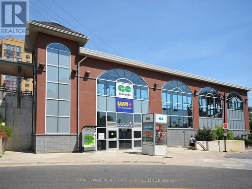 1002 - 320 Mill Street S, Brampton, ON - Outdoor