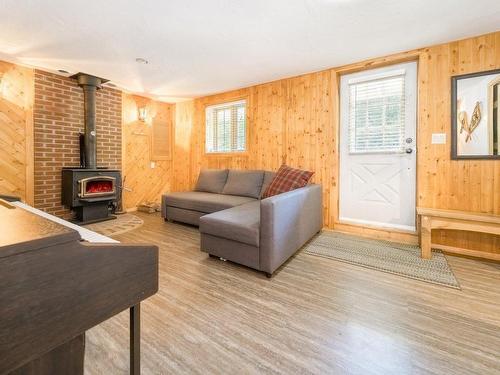 Playroom - 27 Ch. De Maple Wood, Harrington, QC - Indoor Photo Showing Living Room With Fireplace