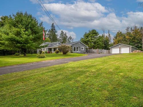 16 Douglas Avenue, Ellershouse, NS 