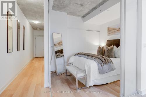 1706 - 210 Simcoe Street, Toronto, ON - Indoor Photo Showing Bedroom