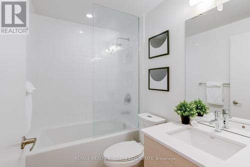 1706 - 210 Simcoe Street, Toronto, ON - Indoor Photo Showing Bathroom