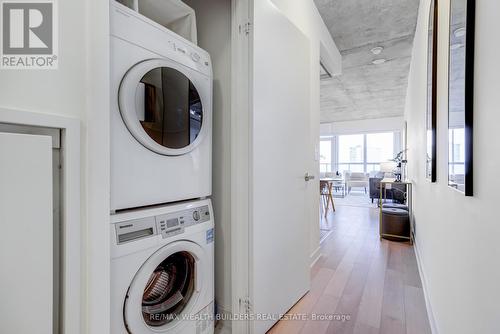 1706 - 210 Simcoe Street, Toronto, ON - Indoor Photo Showing Laundry Room