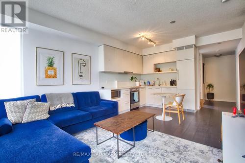 1603 - 435 Richmond Street W, Toronto, ON - Indoor Photo Showing Living Room