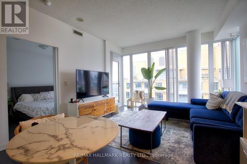 1603 - 435 Richmond Street W, Toronto, ON - Indoor Photo Showing Living Room