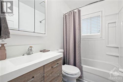 13065 Riverside Drive, South Dundas, ON - Indoor Photo Showing Bathroom