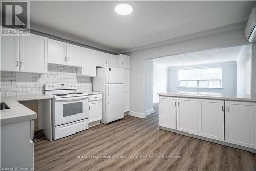 4 - 2161 Ghent Avenue, Burlington, ON - Indoor Photo Showing Kitchen With Double Sink