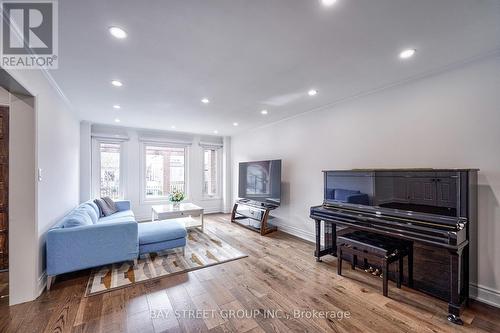 222 Hollywood Avenue, Toronto, ON - Indoor Photo Showing Living Room