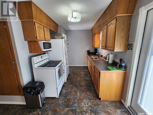 57 11Th Street Ne, Weyburn, SK - Indoor Photo Showing Laundry Room