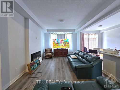 2148 Winsome Terrace, Ottawa, ON - Indoor Photo Showing Living Room