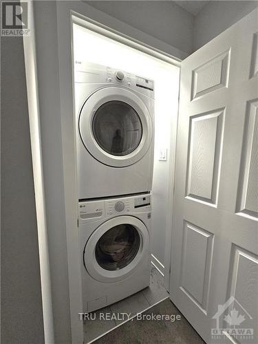 2148 Winsome Terrace, Ottawa, ON - Indoor Photo Showing Laundry Room