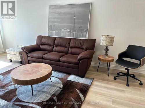 436 - 250 Wellington Street W, Toronto, ON - Indoor Photo Showing Living Room