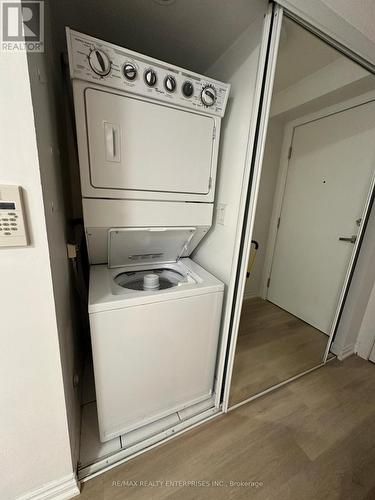 436 - 250 Wellington Street W, Toronto, ON - Indoor Photo Showing Laundry Room