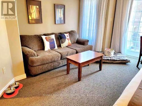 2010 - 90 Highland Drive, Oro-Medonte, ON - Indoor Photo Showing Living Room