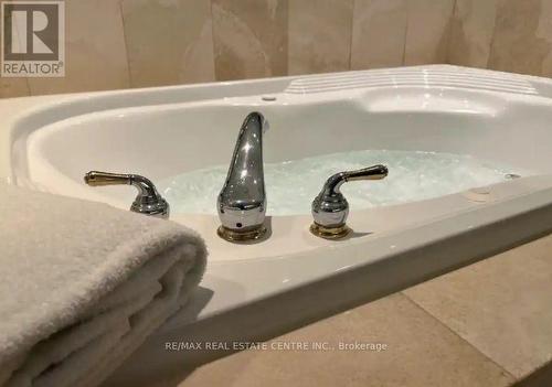 2010 - 90 Highland Drive, Oro-Medonte, ON - Indoor Photo Showing Bathroom