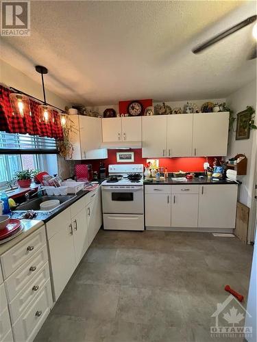 459E Moodie Drive, Ottawa, ON - Indoor Photo Showing Kitchen