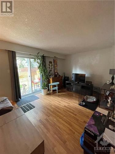 459E Moodie Drive, Ottawa, ON - Indoor Photo Showing Living Room