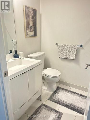 2401 - 10 York Street, Toronto, ON - Indoor Photo Showing Bathroom