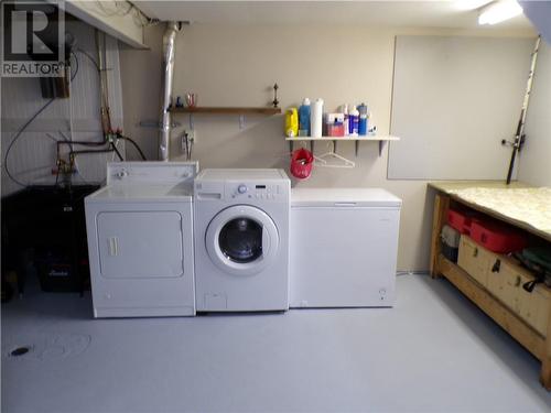 44 Central Avenue, Elliot Lake, ON - Indoor Photo Showing Laundry Room