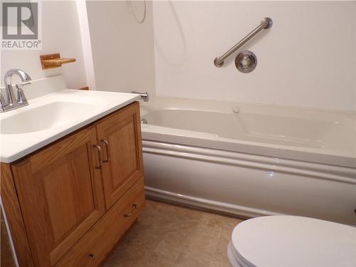 44 Central Avenue, Elliot Lake, ON - Indoor Photo Showing Bathroom