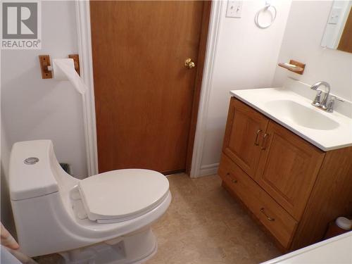 44 Central Avenue, Elliot Lake, ON - Indoor Photo Showing Bathroom