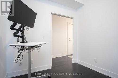 513 - 1638 Bloor Street W, Toronto, ON - Indoor Photo Showing Other Room