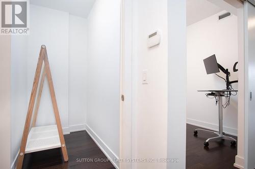 513 - 1638 Bloor Street W, Toronto, ON - Indoor Photo Showing Other Room