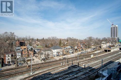 513 - 1638 Bloor Street W, Toronto, ON - Outdoor With View