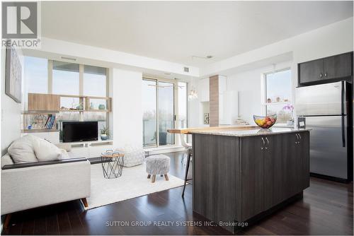 513 - 1638 Bloor Street W, Toronto, ON - Indoor Photo Showing Kitchen