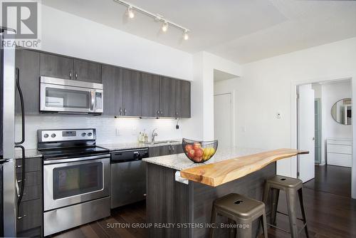 513 - 1638 Bloor Street W, Toronto, ON - Indoor Photo Showing Kitchen With Upgraded Kitchen