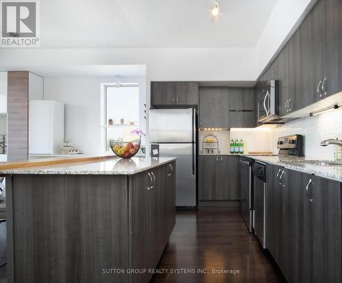 513 - 1638 Bloor Street W, Toronto, ON - Indoor Photo Showing Kitchen With Upgraded Kitchen