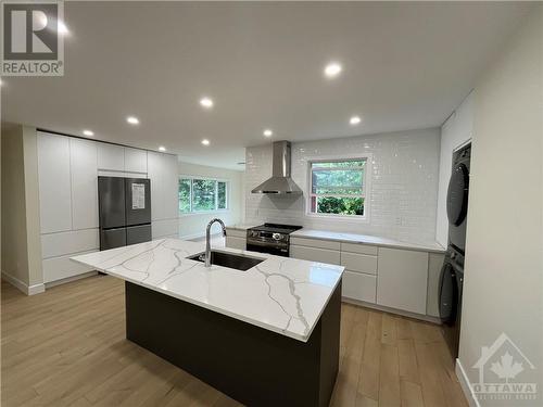 895 Rex Avenue, Ottawa, ON - Indoor Photo Showing Kitchen With Upgraded Kitchen