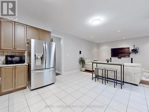 4 Church View Avenue, Markham, ON - Indoor Photo Showing Kitchen