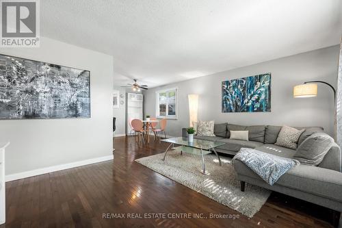 169 Pinedale Drive, Kitchener, ON - Indoor Photo Showing Living Room