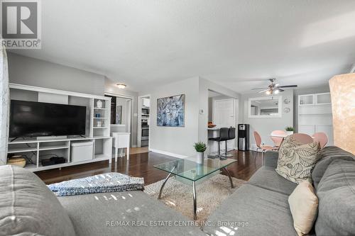 169 Pinedale Drive, Kitchener, ON - Indoor Photo Showing Living Room