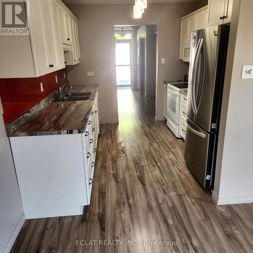 4 - 399 Springbank Avenue N, Woodstock, ON - Indoor Photo Showing Kitchen With Double Sink