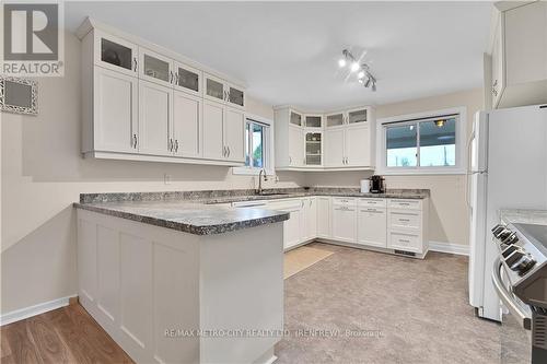 109 Lochiel Street S, Renfrew, ON - Indoor Photo Showing Kitchen