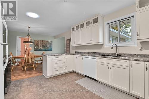 109 Lochiel Street S, Renfrew, ON - Indoor Photo Showing Kitchen