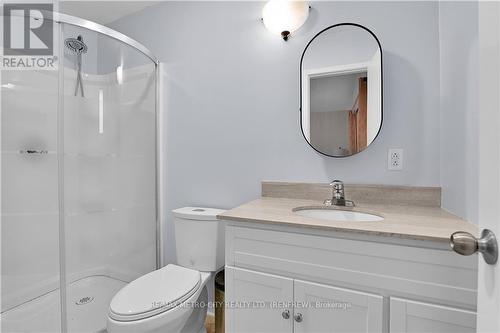 109 Lochiel Street S, Renfrew, ON - Indoor Photo Showing Bathroom