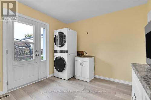 109 Lochiel Street S, Renfrew, ON - Indoor Photo Showing Laundry Room