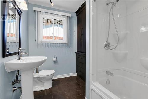 1442 Second Street E, Cornwall, ON - Indoor Photo Showing Bathroom