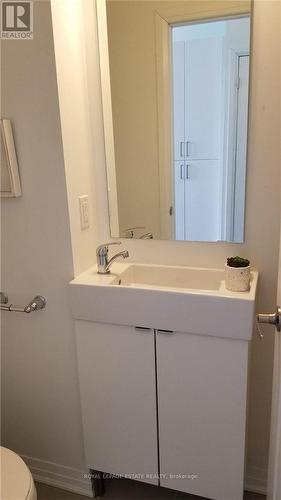 835 - 1900 Simcoe Street N, Oshawa, ON - Indoor Photo Showing Bathroom