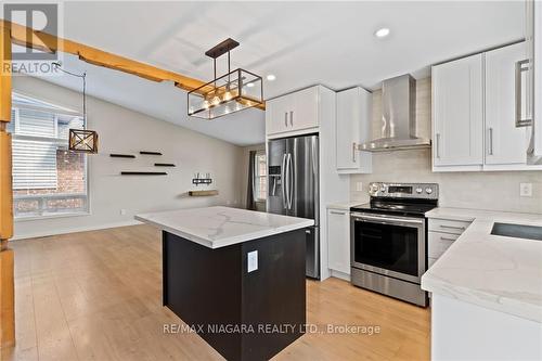 7467 Monastery Drive, Niagara Falls, ON - Indoor Photo Showing Kitchen