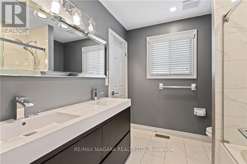 7467 Monastery Drive, Niagara Falls, ON - Indoor Photo Showing Bathroom