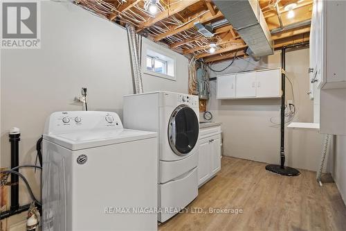 7467 Monastery Drive, Niagara Falls, ON - Indoor Photo Showing Laundry Room