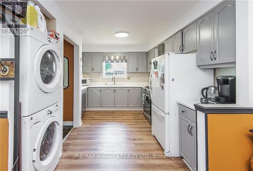 4 College Park Drive, Welland, ON - Indoor Photo Showing Laundry Room